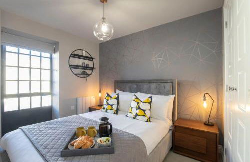 Elliot Oliver - Stylish 2 Bedroom Town Centre Apartment - Photo 2