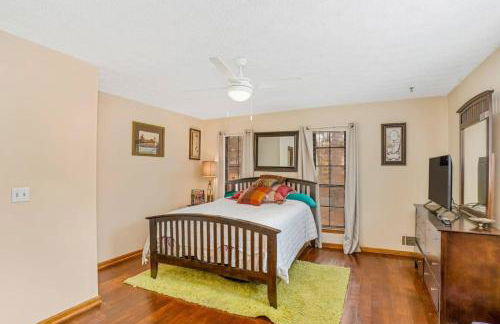 Massive 3 bedroom with fenced yard - Foto 9