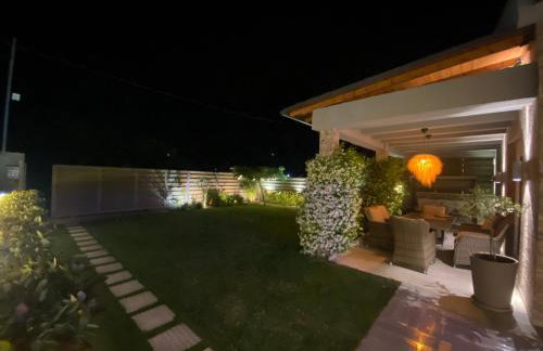 Villa ELi - Luxury Nature Getaway - Strategically located for Beach Exploration - Onsite Power for Electric Vehicle - Foto 65