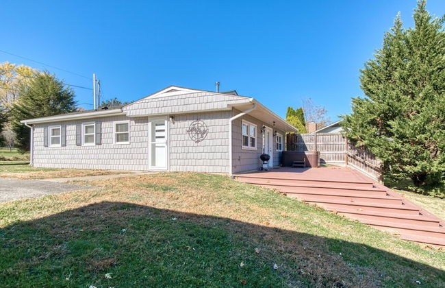 New River 3BR - Fishing, Kayaking, Hot tub, VT Game Weekends - Photo 49