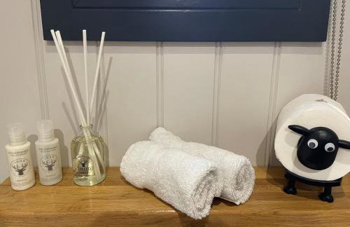 Springwood Shepherd Huts Glamping York - Photo 49