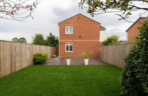 Pass the Keys 4-Bed Home with Garden Parking Near Durham - Foto 33