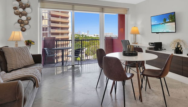 Modern Bay View Balcony In The Grove Free Parking - Foto 2, Imagen principal