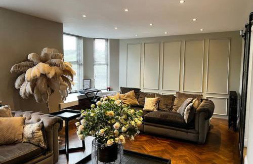 Manchester Luxury Country House Close To The City With Hot Tub & BBQ Fire Pit. - Foto 21