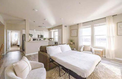 Stunning Water View 2BR · Jacuzzi & Rooftop Lounge - Foto 47