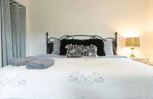 Private Modern 1st Flr 3 Bed Apt Close to Downtown - Foto 43