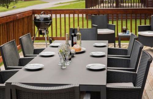 Skylark sleeps 8 private Hot Tub & Dogs welcome Nr Padstow, Resort Pool Bar & Watersports - Foto 9