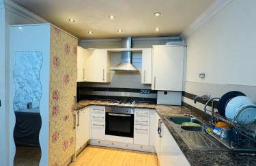 Charming 2 Bedroom Flat with Urban Views - Foto 26