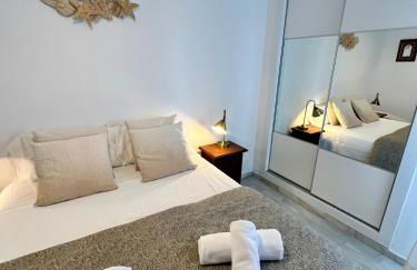 GATU Villa Sol, junto a la playa , piscina, 2 baños, aire cc, terraza, " Preferente mayores de 21 años y familias " - Foto 16