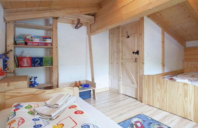 Stunning Holiday Home With Balcony, Ski Storage, Parking - Photo 3