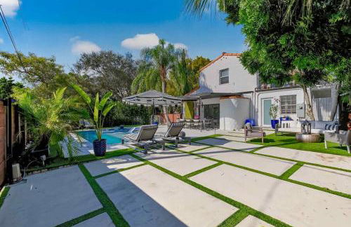 Villa 800 - 3 BEDROOM - 3 AND A HALF BATHROOMS -6 BEDS- Spa like Retreat Saline Pool & Jacuzzi - Foto 71