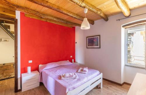 Cozy Hideaway Above Lake Como - Photo 12