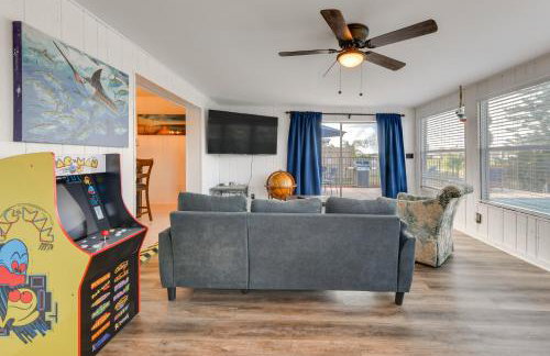 Family Friendly! Games! Waterfront North Port Home - Foto 4
