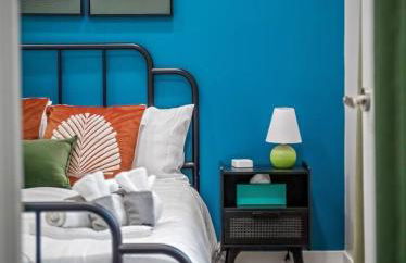 Apt+ 2 Queens+Bunkbed+Free Parking 55"TV - Photo 8