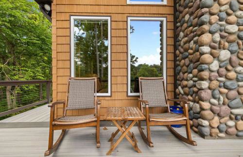 Riverside Oasis with Stunning Views, Cozy Firepit! - Photo 45