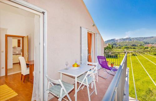 Apartman Sofia za 3 s parking blizu centra - Photo 1