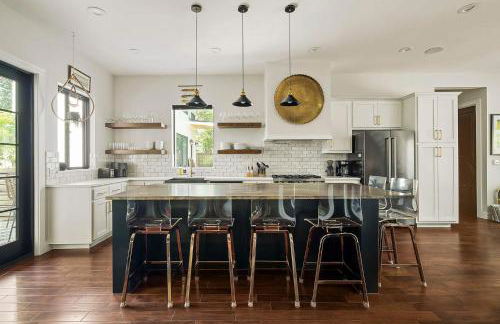 Modern Home with Casita - Balcony & Mins to DT ATX - Foto 2