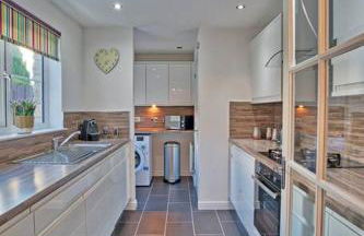 Three bedroom house in Culloden, Inverness - Photo 7