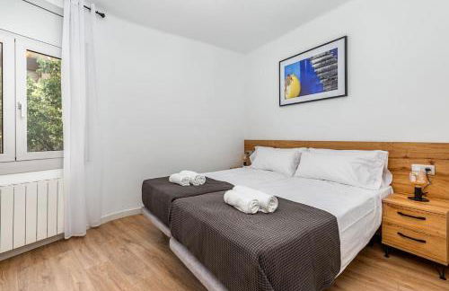 Poble Sec 3BR 2BA Balcony Sleeps 7 - Photo 20