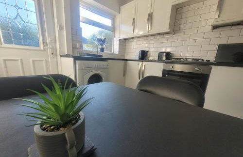 Contractor Friendly Spacious 3 Bed With Private Parking - Foto 13