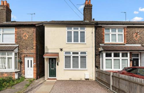 Luxury 4-Bed Family & Group Home-King or Twin Beds-Driveway, Garden-Near Gatwick - Foto 30