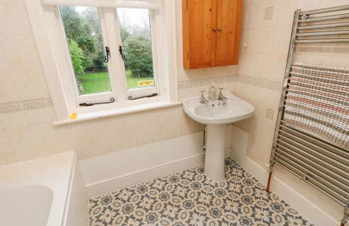 Framingham - Photo 31