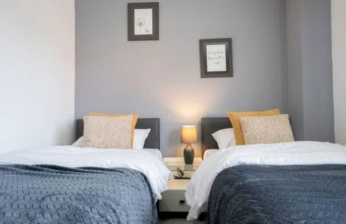 Stunning 3 bed House - Nr Kings Mill Hospital - 2 Parking Spaces, Wifi & Garden - Foto 5