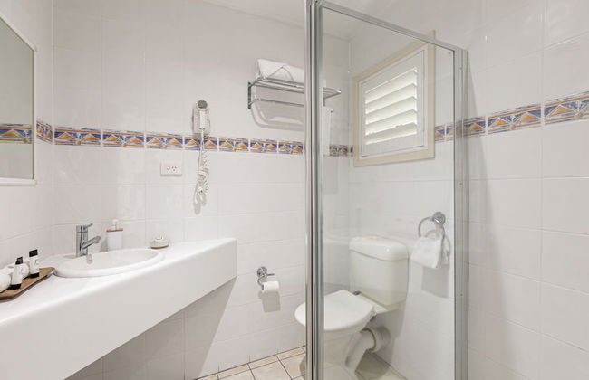 Sunlit Waters Studio Apartments - Photo 31