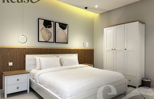 Yasmin S-11 Royal Touch Balcony GZ81 - Photo 1