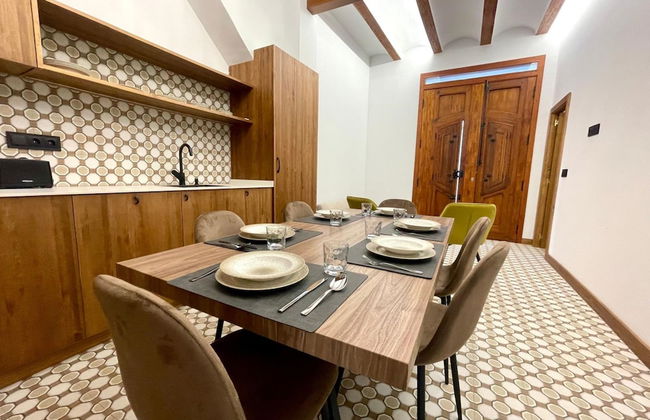 Los Angeles With 3 Bedrooms and 3 Bathrooms - Photo 1