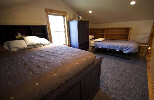 Stately and Unique Cabin Rental with a Wood-Burning Stove near Logan, Utah - Foto 12