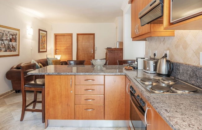 Bantry Beach Luxury Suites - Photo 25