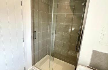 New Modern 2 Bed with parking in BISHOPS STORTFORD, close to Stansted Airport! - Foto 10