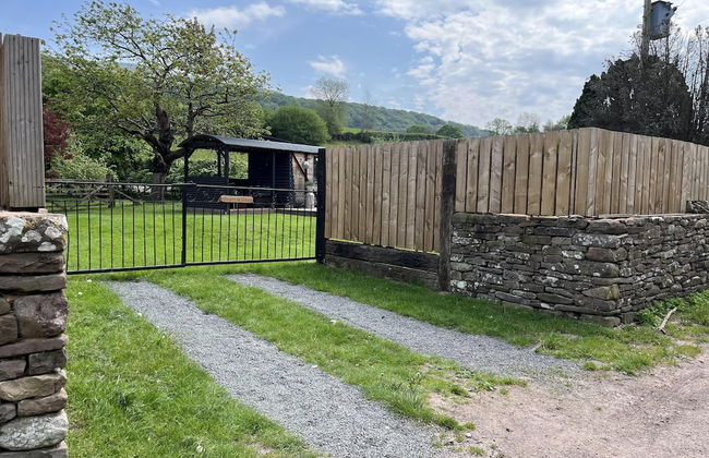 1 Bed Converted Railway Wagon Near Crickhowell - Foto 18