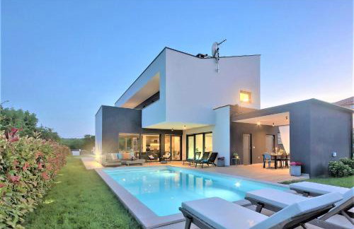 Luxury Villa Hedone with heated pool, welness and playground - Photo 1