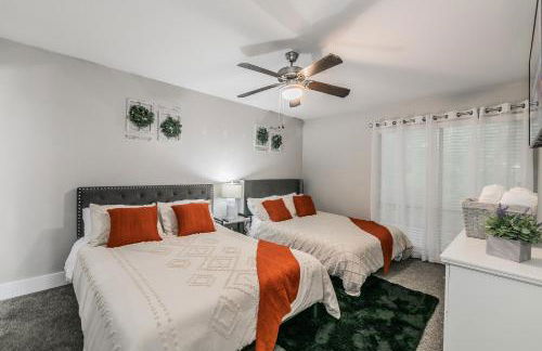 Cozy 2BR Farmhouse Apt - Sleeps 8 - FREE Parking! - Photo 29