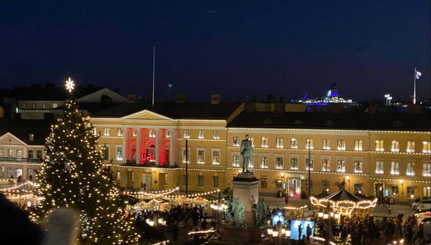Tour navideño por Helsinki - Foto 3, Árbol de Navidad y la plaza del mercado iluminada