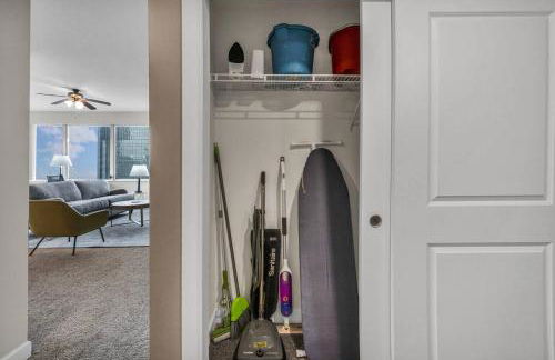 Luxury 21st Floor Penthouse | Great Downtown VIEWS - Photo 39