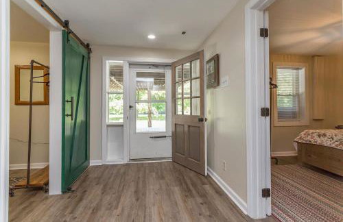 Riverfront Log Cabin Hot Tub, Mtn Views & Hottub - Foto 36