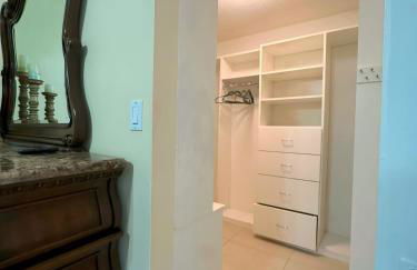 Luxurious 4-Bedroom House with Pool - Foto 22