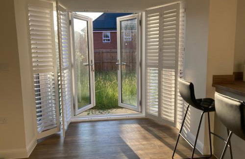 House-Sleeps 8-Parking-Garden - Photo 8