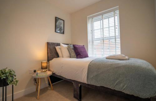 3 Beds with off-street parking for 2 cars, fast Wifi, sleeps 6 - Foto 13