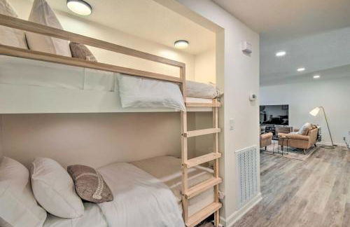 Lakefront Townville Gem with Boat Dock and Kayaks - Foto 10