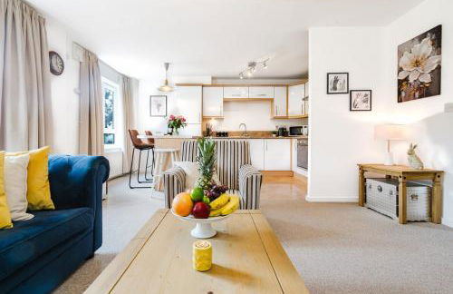 2BR Flat Near City Centre with Free Parking - Foto 12