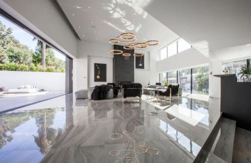 Beverly Hills Luxurious 4BR Villa with Pool and Views - Foto 20