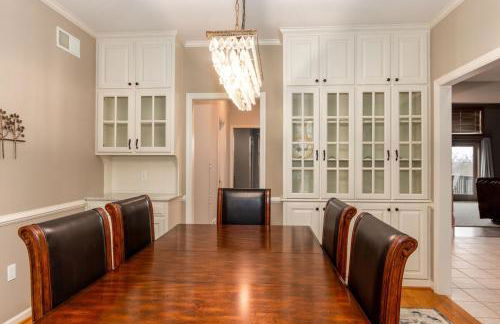 Secluded 4 bedroom with hot tub minutes from campus - Foto 19