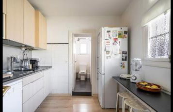 Apartment in monumental square Madrid Center - Photo 39