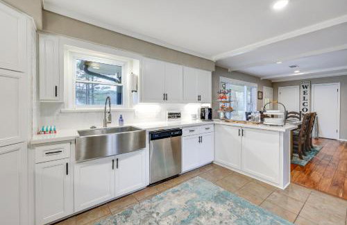 Deck and Views Spacious Lake House Escape - Foto 9