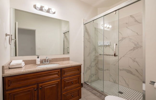 Sosuite 2BR Apt w W/d, Gym, On-site Restaurant - Photo 27