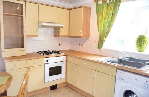 2 Bed Semi - Sleeps 4 - Private Garden & Parking - Quiet Cul De Sac Location - Dog Friendly - Fast Wifi - Close to Motorway Access - Foto 9